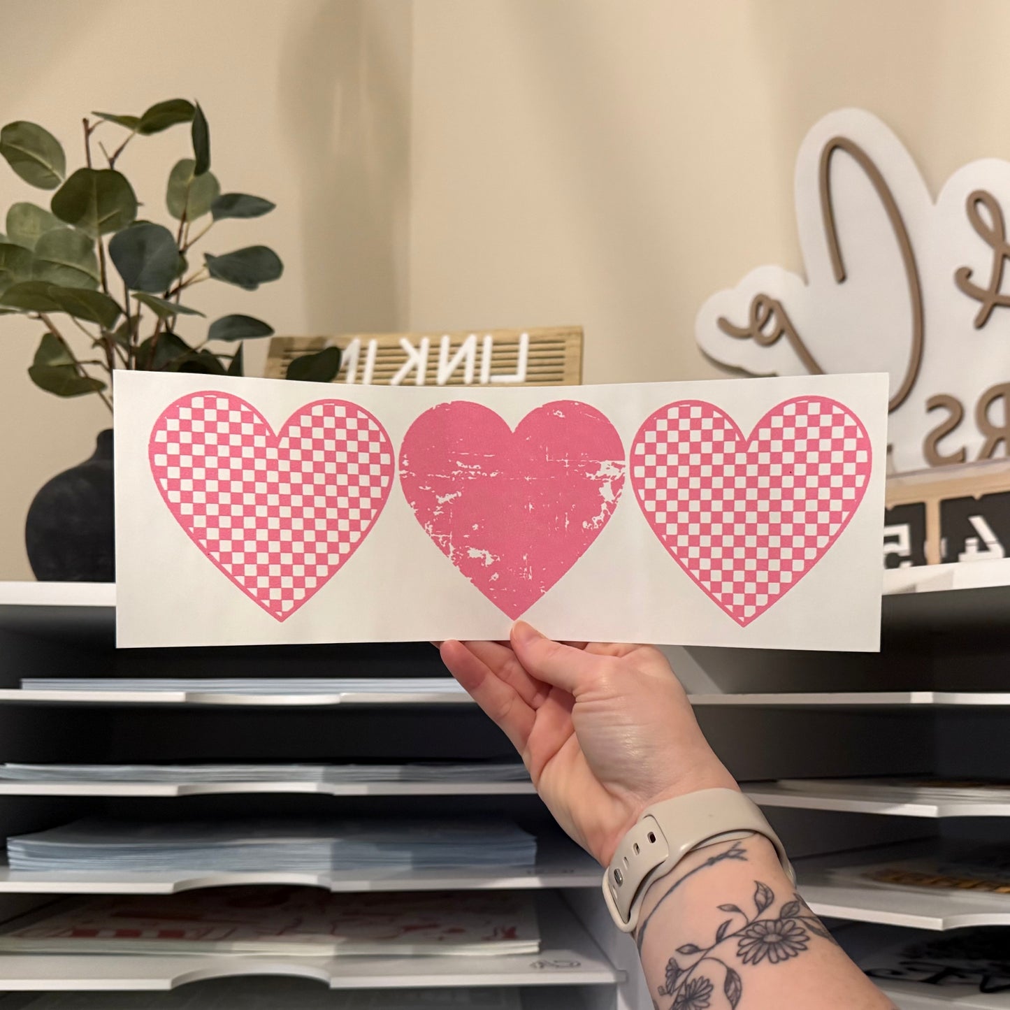 Distressed Checker Hearts Single Color (Pink)